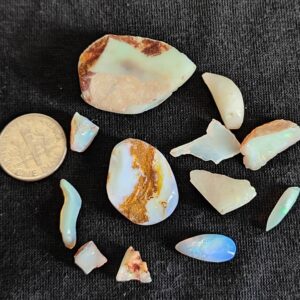 Andamooka Opal Odd Lot - 3 Large faced Stones, 1 Cut Blue Stone & Chips 13.72g IMG1160