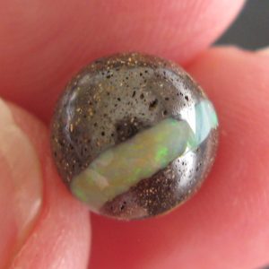 $78 IMG0618 - Boulder brilliant Green solid bar 10mm round 6.9cts