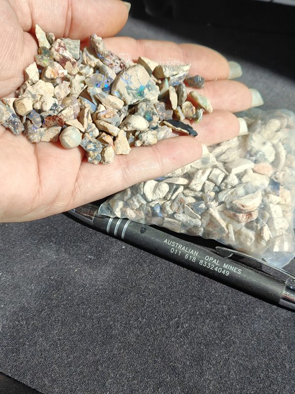 $160 IMG5526-30 - Lightning Ridge Offcuts Bright Blues 6.43oz $25/oz